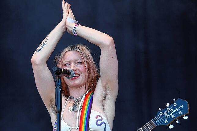 Bild 7: Southside Festival 2025: Der Auftritt von Wet Leg in Bildern
