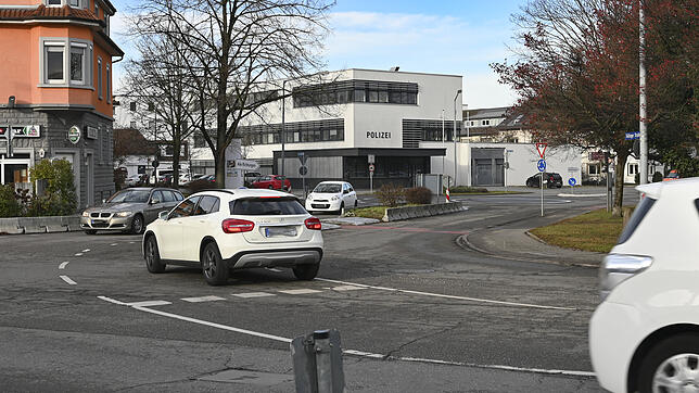 Letzter Bauabschnitt bei der Sanierung der Konstanzer Straße: Hier soll künftig ein neuer Kreisverkehr für eine Verkehrsverbesserung in ...
