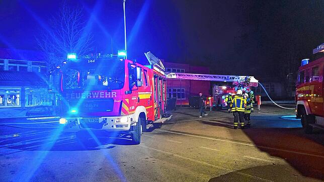 Mit 26 Einsatzkräften war die Feuerwehr vor Ort.