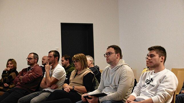 15 Zuhörer kommen zu der &bdquo;Informationsveranstaltung Kommunalwahl: Warum sich ein Engagement im Gemeinderat lohnt!&ldquo; der ...