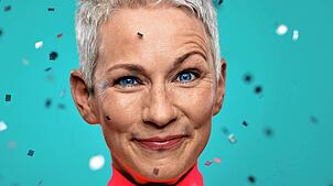 Tina Häussermann kommt mit ihrem Soloprogramm „Happy Konfetti“ am Freitag, 28. März, in die Singener Gems. Foto: Jana Kay