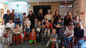 Die Schülerband der Wutach-Schule freut sich auf den Auftritt beim „Kinder für Kinder“-Konzert. Links hinten Florian Boger, rechts vorne ...