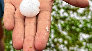 Bild : Hagelkörner groß wie Taubeneier! Bilder vom Unwetter am 1. Juni in Bad Säckingen - und den Schäden
