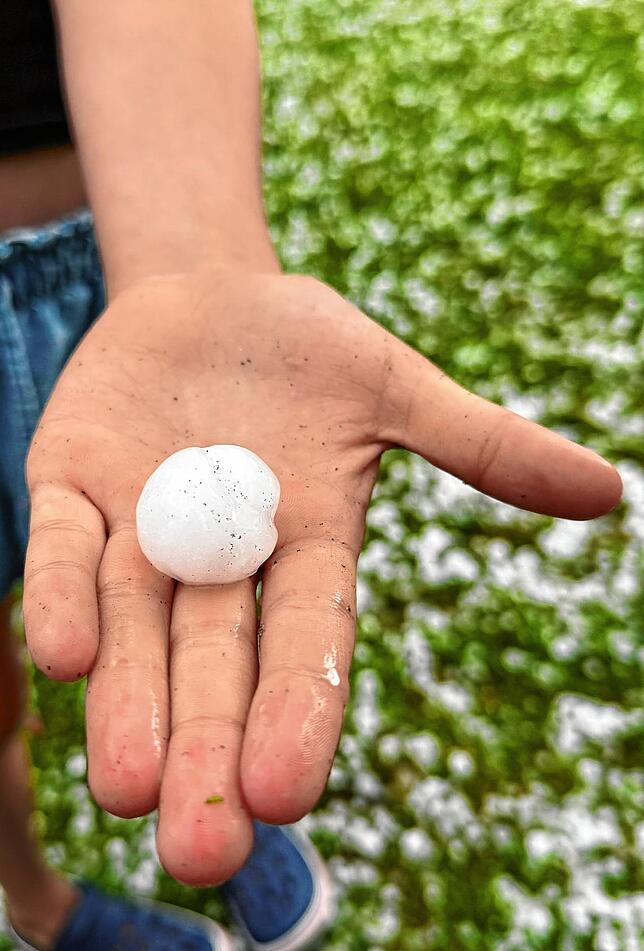 Bild 1: Hagelkörner groß wie Taubeneier! Bilder vom Unwetter am 1. Juni in Bad Säckingen - und den Schäden