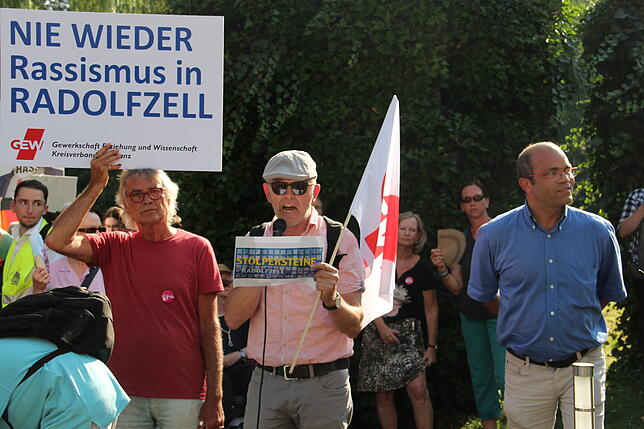 Alfred Heim appeliert an die RIZ-Geschäftsführung direkt, sich gegen Rassismus und Intoleranz zu positionieren. Tobias Volz (rechts) ...