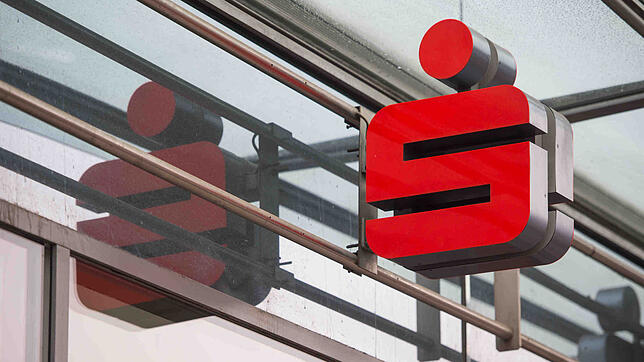 Sparkassenlogo: Die Institute spüren die Nullzinspolitik.