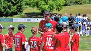 Bild : SC Freiburg II gewinnt Test beim FC Erzingen gegen den FC Zürich II mit 6:3 – wir haben Fotos!