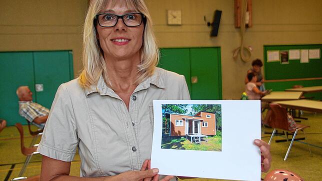 Andrea Bernbach will ihr Grundstück in Ober-Eichsel für Tiny Houses nutzen, sie zeigte auch Bilder.