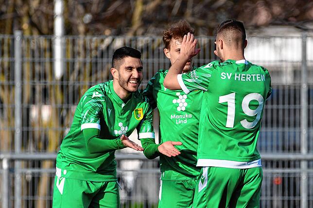 Bild 1: SV Herten feiert 8:2-Kantersieg gegen TuS Efringen-Kirchen &ndash; und wir haben Bilder!