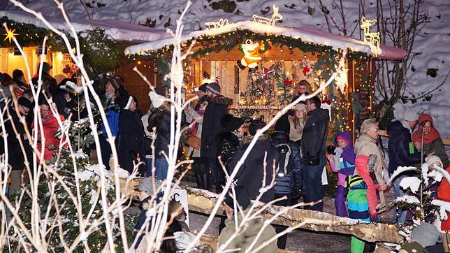.Aus ganz Süddeutschland und dem benachbarten Ausland kommen die Menschen ins Weihnachtsdörfle in der Ravennaschlucht.