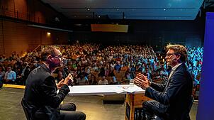 VS-Forum zum Thema „Fake News“. Hier im Bild sind Stefan Lutz und Social-Media-Experte Andre Wolf.