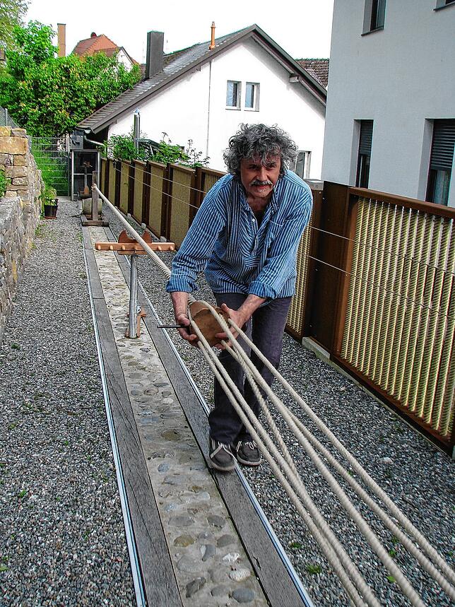 Bernhard Muffler auf der 50 Meter langen Seilerbahn.