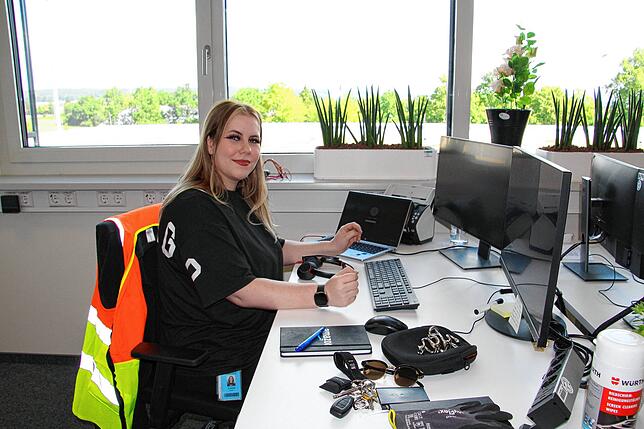 Karriere bei Amazon: Yvette Budo aus Göggingen, die zunächst am Band arbeitete, ist inzwischen in der Personalabteilung des Meßkircher ...