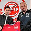 FC Bad Dürrheims fünfter Neuzugang Victor Arance Martins (links) und Vereins-Chef Benjamin Wildgruber.