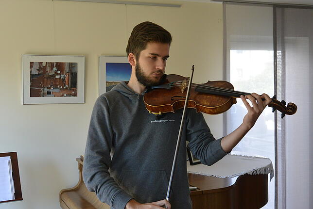 Ruben Föhr spielt Bratsche, seit er fünf Jahre alt ist, hat Unterricht am Konservatorium in Feldkirch und ist Mitglied des ...