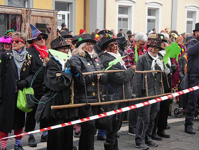 Beste Stimmung vor und im Rathaus am Schmutzige Dunschtig in Gottmadingen.