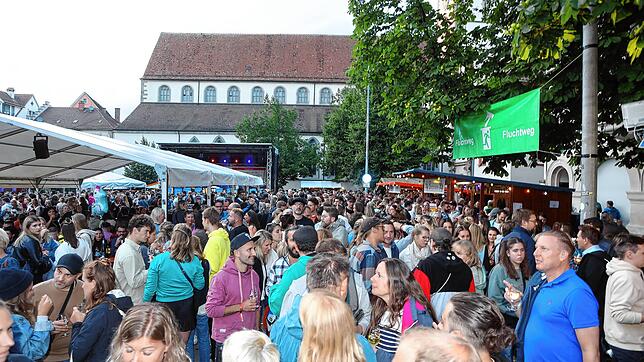 Bereits am ersten Festtag kannten die Konstanzer kein Halten mehr: Tausende Besucher strömten auf den Stephansplatz, wie dieses Bild vom ...