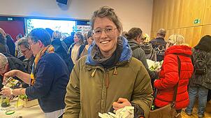 Sophia Kopp aus Deggenhausertal ist bei der Saatgutbörse in Neufrach auf der Suche nach kleinen Bohnensorten und ...