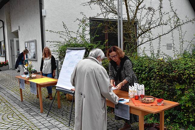 Die Institutionen der Kirchengemeinde präsentierten sich auf dem Kirchplatz.