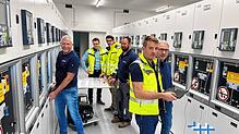 Die neue Schaltanlage an der B34 ist in Betrieb (von links): Erwin Gräble, Paul Ihrig, Projektleiter Stefan Filipic, Jürgen Riedlinger, ...