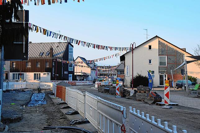 An beziehungsweise nach Aschermittwoch soll hier alles fertig sein und der nächste Bauabschnitt beginnen.