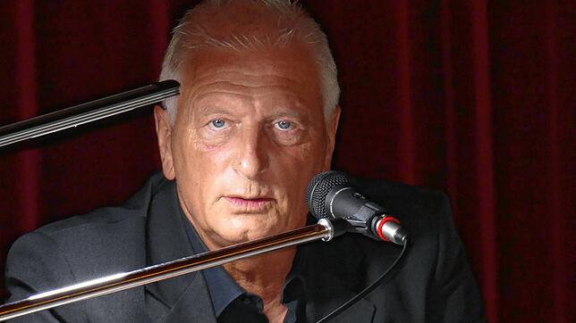 Ex Kripo-Chef entführt das Publikum in die mystische und dunkle Welt der Krimis: In der Färbe stellt Gerd Stiefel sein jüngstes Werk vor.
