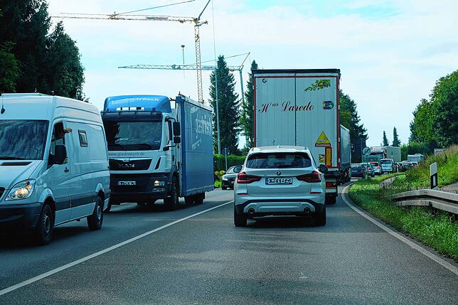 Das hohe Verkehrsaufkommen – hier auf der B31 bei Immenstaad – war immer wieder Thema im Rat.