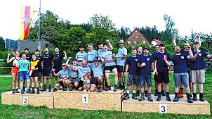 So sehen Sieger aus: Beim Hobby-Turnier der Unterkirnacher Tauziehfreunde führt am Team „Beinhart“ kein Zug vorbei. Deutlich waren die ...