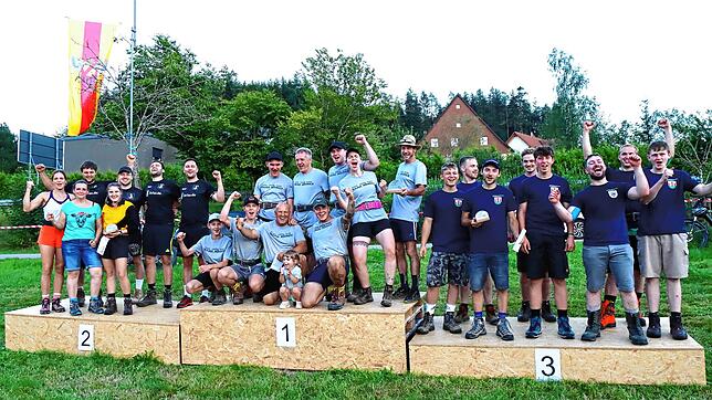 So sehen Sieger aus: Beim Hobby-Turnier der Unterkirnacher Tauziehfreunde führt am Team „Beinhart“ kein Zug vorbei. Deutlich waren die ...