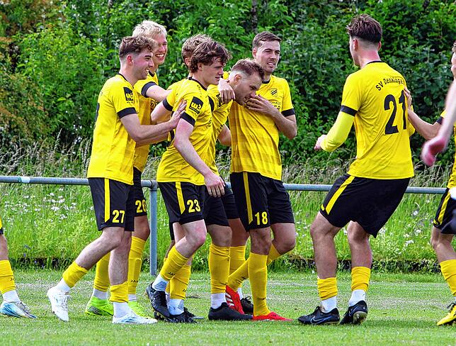 Bild 11: Der SV Denkingen ist Meister und steigt in die Landesliga auf. Wir waren mit der Kamera dabei!