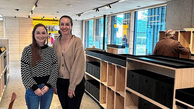 Theresa Willin von der Lauchringer Gemeindeverwaltung (links) und Quartiersmanagerin Christina von Leffern haben für die Eröffnung der ...