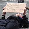 Die Klimaaktivisten der Letzten Generation protestieren für einen autofreien und grünen Stephansplatz.