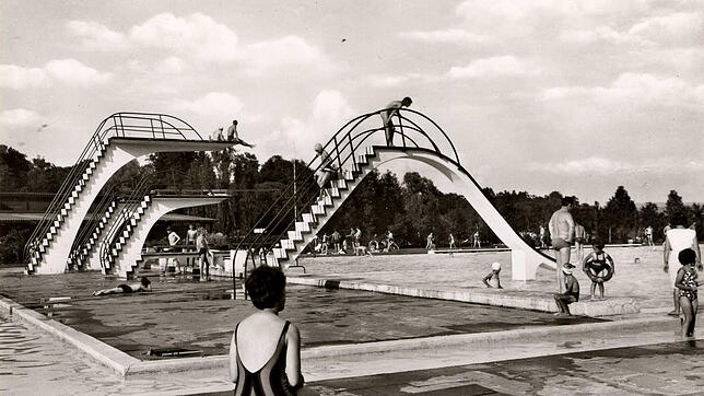 Das Parkschwimmbad im Jahre 1962: Erbaut wurde es 1956 und saniert 1988 – zum letzten Mal. Nun steht die nächste Generalsanierung an.