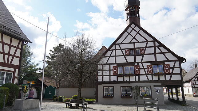 Im Bermatinger Rathaus wurde eingebrochen. Die Polizei hat Ermittlungen eingeleitet.