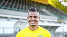 Felix Wäschle hat gut lachen: Sein zweites Tor in der 93. Spielminute sicherte dem FC Singen einen Punkt bei der SpVgg F.A.L.