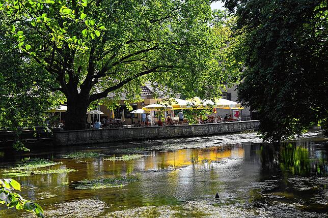 Im Gasthaus Jägermühle direkt an der Aachquelle verweilen sowohl Touristen als auch Einheimische gerne. Im Sommer ist die Terrasse ...