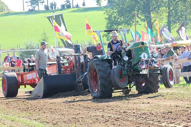 Bild 11: Bilder: Tractorpulling in Sumpfohren 2018