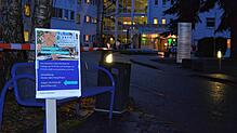 Wegweiser zur Impfaktion am Helios-Spital in Überlingen. Klinikpersonal, THW und DRK sorgen hier in einer Gemeinschaftsaktion dafür, ...