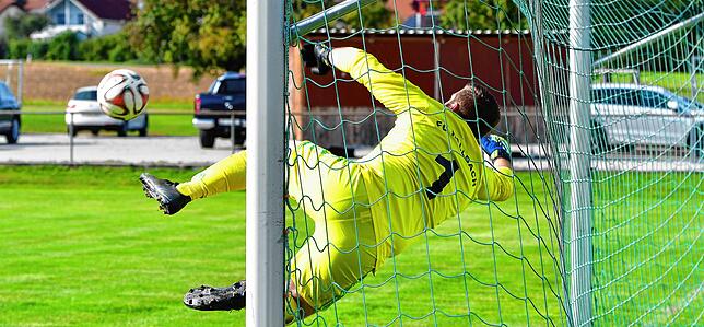 Bild 26: FC Hochrhein besiegt den FC Wallbach deutlich mit 4:0 &ndash; und wir haben die Bilder!