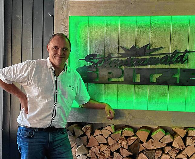 Volker Albiez im Eingangsbereich seines Lokals „Schwarzwaldspitze“ in Todtmoos. Eröffnet wurde es 1988.