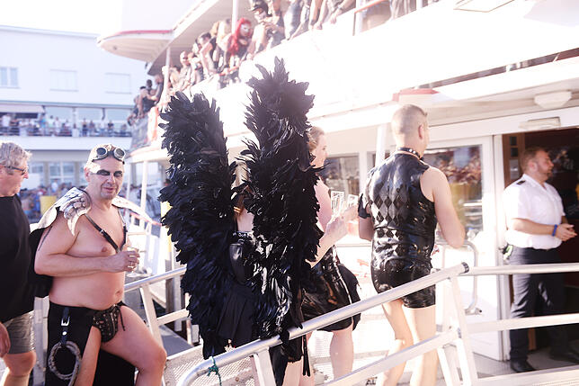 Bild 8: Torture Ship: Das Schaulaufen der Fetisch-Fans in Lack und Leder