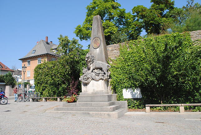 Löwendenkmal: Das Siegesdenkmal in der Tiengener Hauptstraße erinnert an den Krieg gegen Frankreich im Jahr 1870/71, an dem auch drei ...