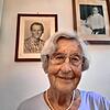 Margaritha von Kalckstein in ihrem Haus in der Seestraße in Konstanz. Im Hintergrund ihre beiden Großeltern Therese und Theodor ...