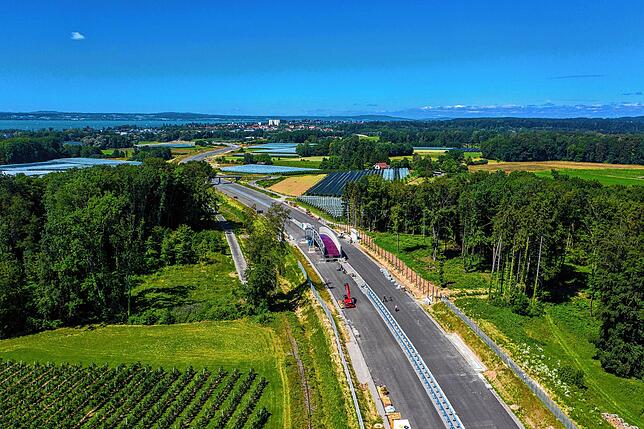 Bild 3: Bevor der Verkehr rollt, zeigen wir Ihnen aktuelle Luftbilder und Videos von der B 31-neu zwischen Immenstaad und Friedrichshafen