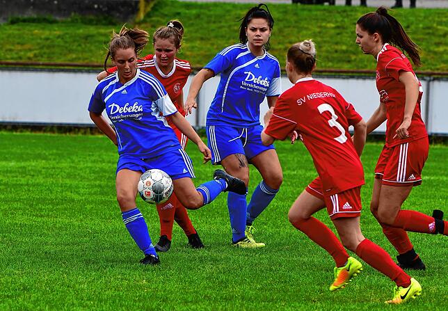 Bild 32: Fußballerinnen des SV Niederhof startet mit deutlichem 11:0-Derbysieg gegen die SG Hotzenwald in die neue Landesliga-Saison