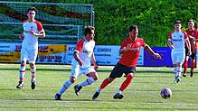 Spieler des Tages: Francesco Melina (Mitte, im Spiel beim FC RW Weilheim) traf doppelt für den FC Hochrhein, verschoss aber beim 3:3 ...