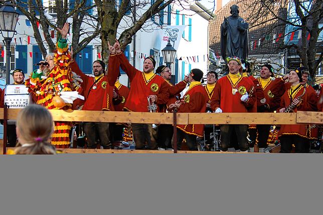 Bild 17: Der Narrenbaum steht! Die schönsten Bilder vom Narrenbaumstellen in Radolfzell