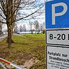 Die Parkfläche am Strandbad in Iznang (im Hintergrund) könnte künftig bewirtschaftet werden, ohne das der Gemeinde Kosten entstehen. Die ...