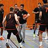 Trainer Marti Zamora (mit dem Ball) mit dem frischen, jungen Team der Black Forest Panthers. Gleich sechs Spieler aus dem Team gehen in ...
