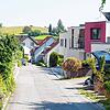 Die Gebäude rechts Am Silberberg 4 und 4a sollen aufgestockt werden. Die Nachbarschaft befürchtet Probleme wegen des Baukrans in der ...